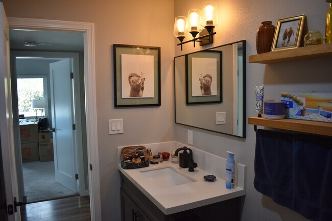 Building Photo - 6671 Jackson Dr