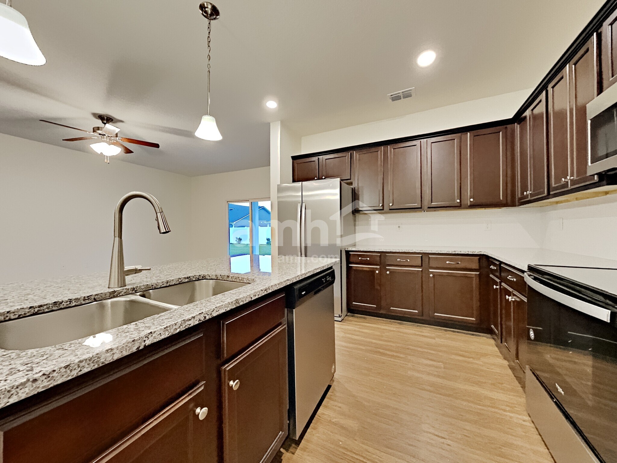 Building Photo - 450 Sandstone Dr