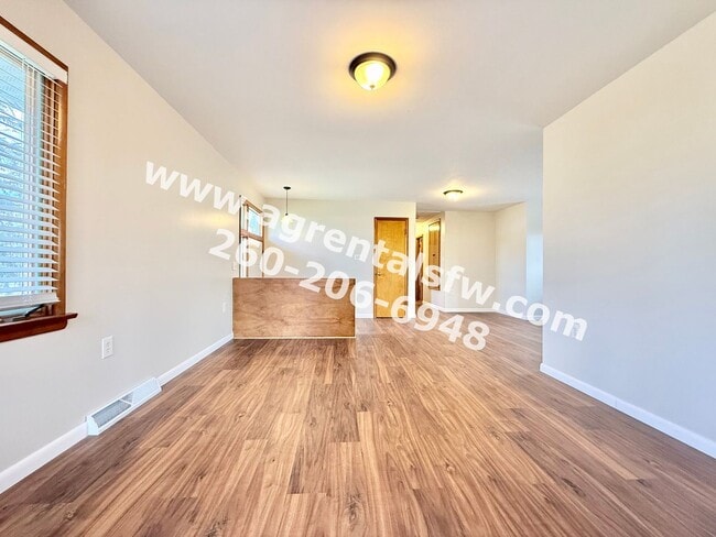 Building Photo - 3 Bedroom House