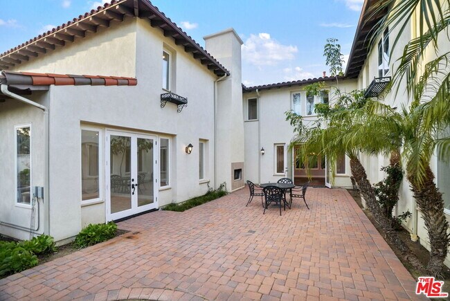 Building Photo - 5309 Louise Ave