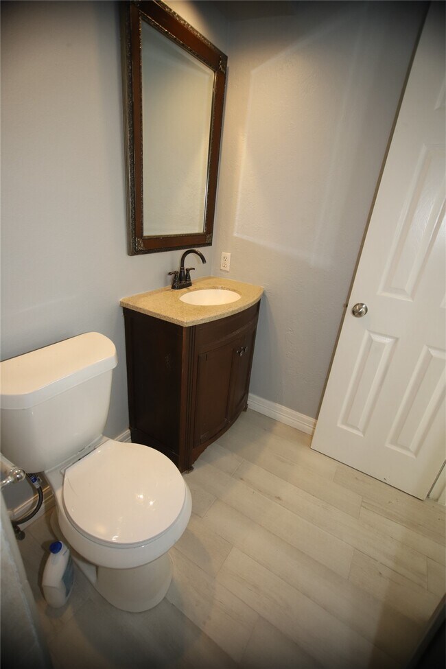 Building Photo - 2502 Knoll St