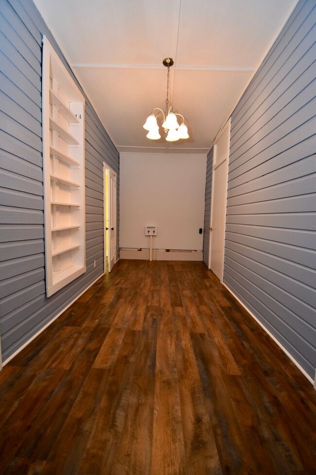 Building Photo - Updated 4 Bedroom Home Close to Tech!