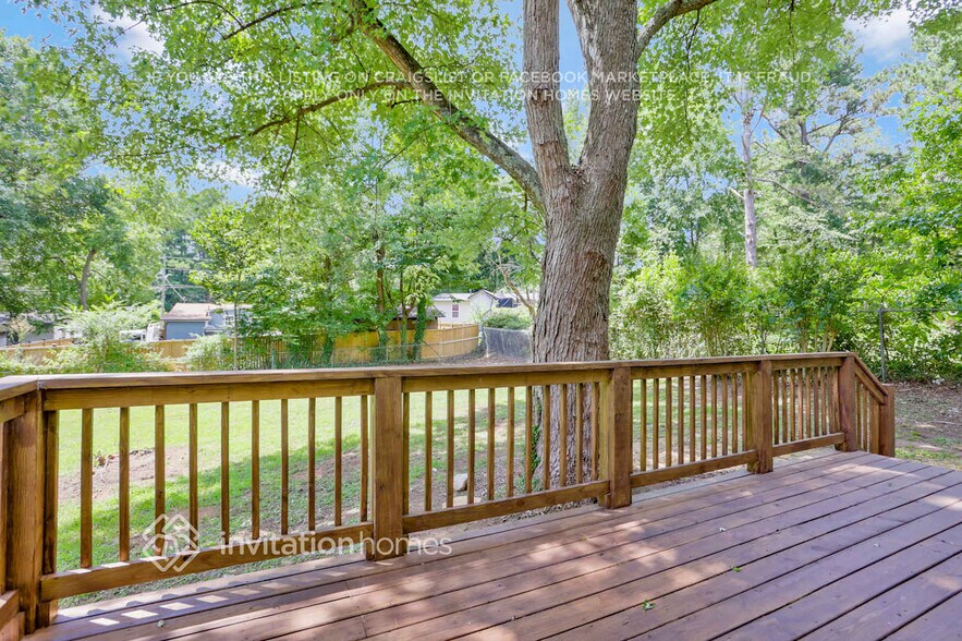 Building Photo - 2354 Beverly Ln