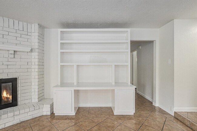 Building Photo - 9418 Spiralwood Ln