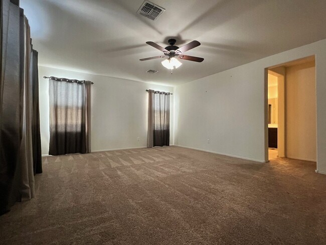 Building Photo - 2880 E Binner Dr