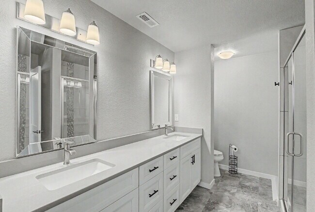 Building Photo - 3 bedroom - Date St