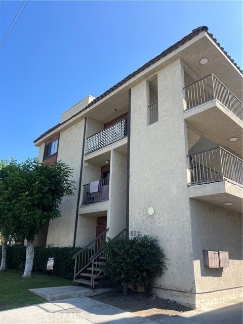 Primary Photo - 822 E Lomita Ave