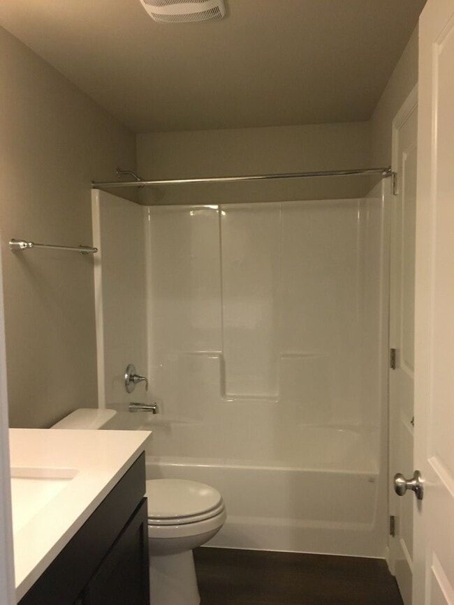 Building Photo - 2 Bedroom 1 Bath Cottage in SW Redmond