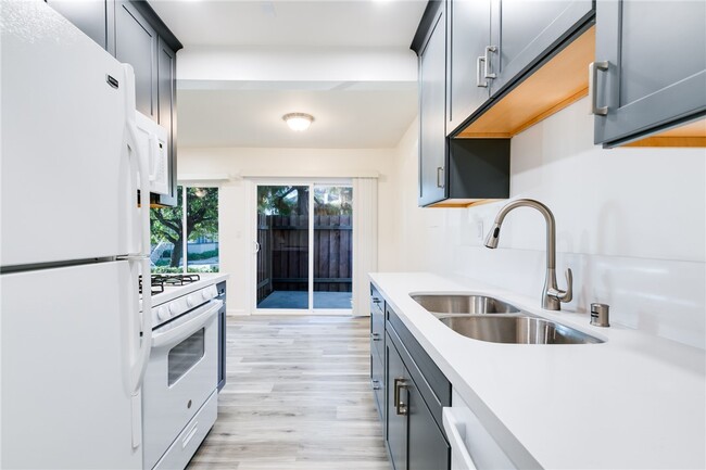 Building Photo - 951 S Idaho St