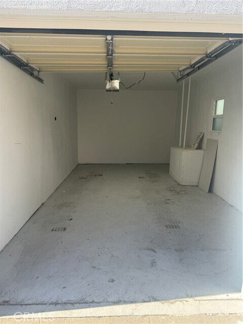 Building Photo - 908 Manhattan Ave