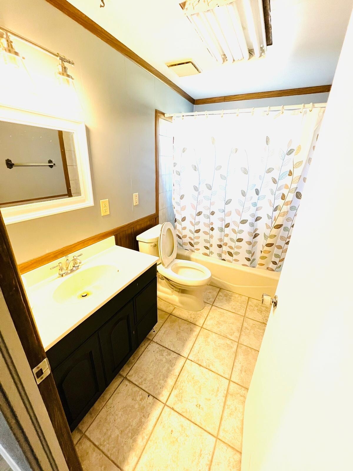 Jack and jail bathroom - 1817 Demastus Ln