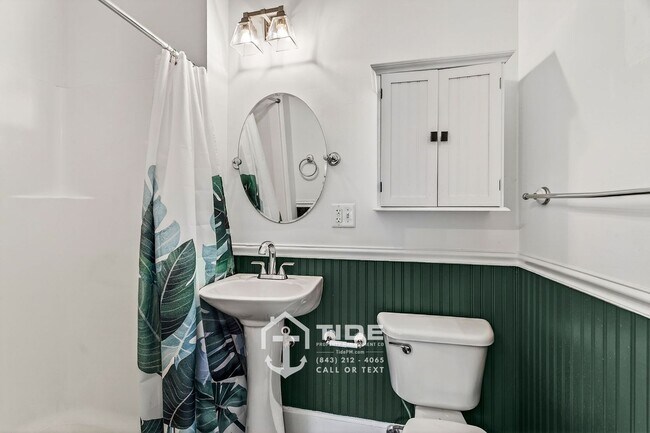 Building Photo - Walkable Downtown Living