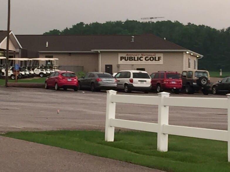 Public gold close by - 1530 Northgate Dr