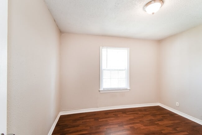 Building Photo - 1505 4th Ave N