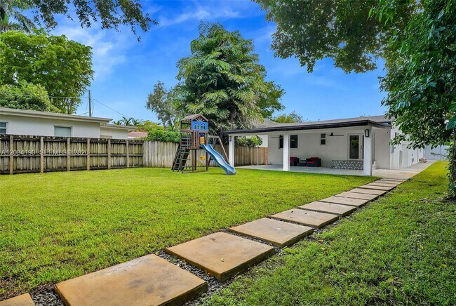 Building Photo - 533 Mokena Dr