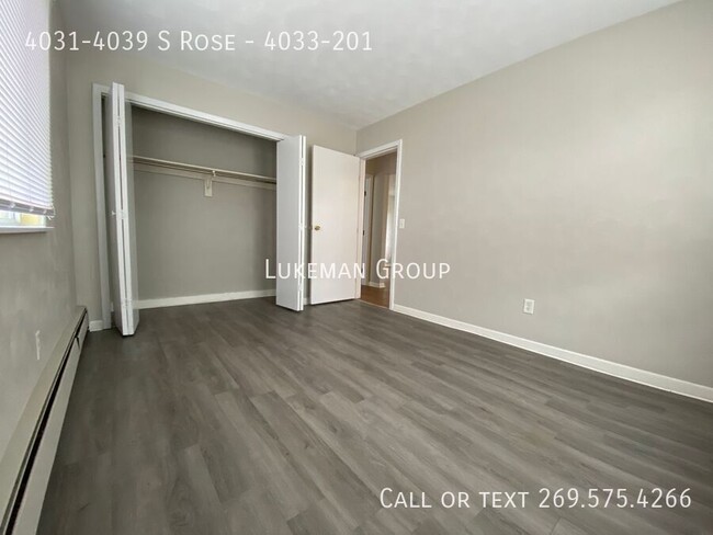 Building Photo - 4033 S Rose St # 201 2BD/1BATH Oakhurst Ap...