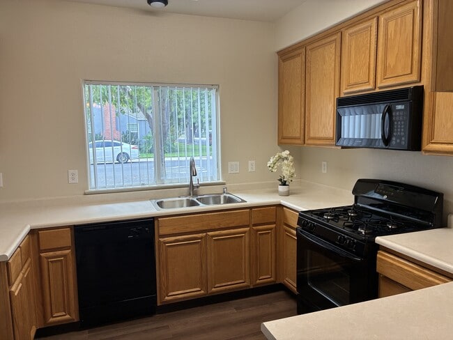 Building Photo - 420 N Conejo Ave