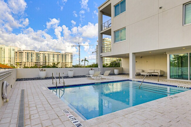 Building Photo - 332 Cocoanut Ave