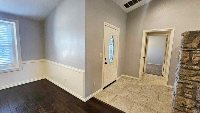 Building Photo - 1212 Knights Bridge Rd