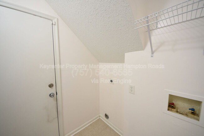 Building Photo - 1549 River Creek Crescent