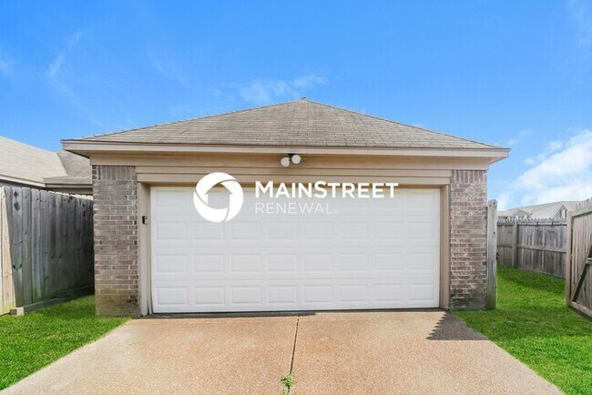 Building Photo - 3 Bedroom Pet-Friendly Home in Memphis, TN with Main Street Renewal