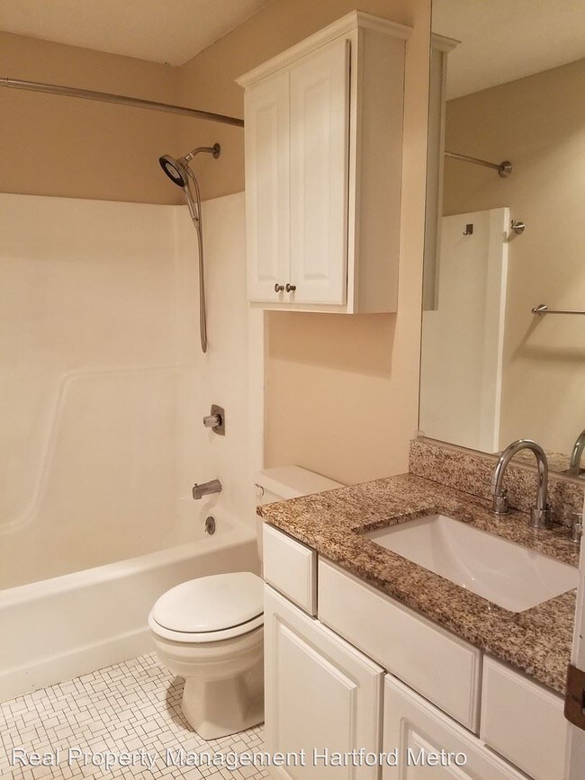 Building Photo - 2 br, 2 bath House - 711 Twin Circle Dr