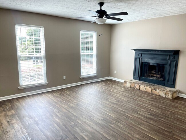 Building Photo - Welcome to this sleek and modern 2 bedroom...