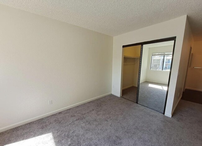 Building Photo - 10202 Black Mountain Rd