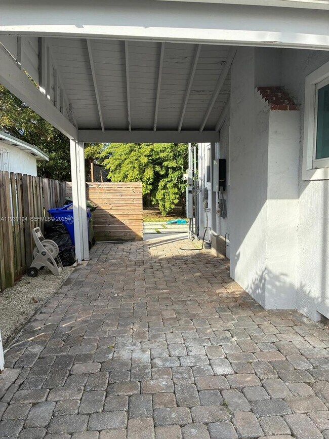 Building Photo - 1757 SW 24th Ter