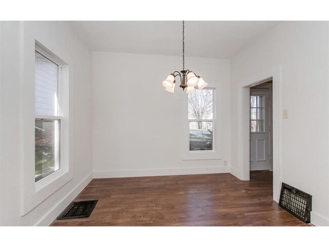 Building Photo - 1118 2nd Ave SW