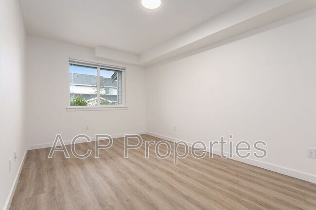 Building Photo - 1551 E Badger Rd