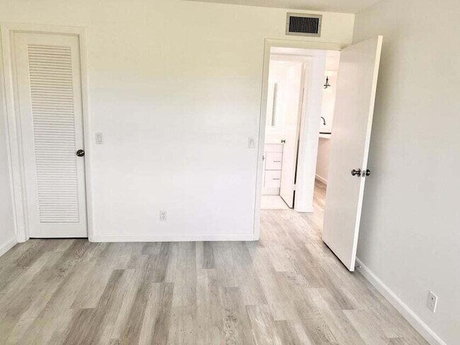 Building Photo - 58 Normandy Ln