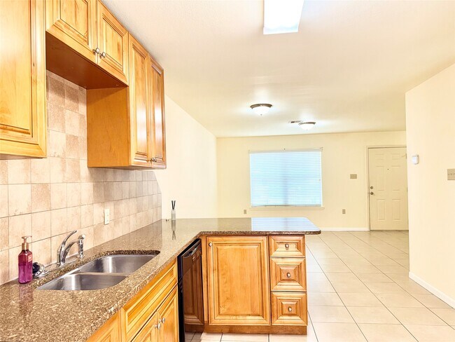 Building Photo - 10064 Emnora Ln