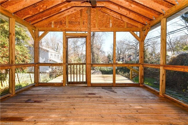 Building Photo - Lindley Park 3 bedroom