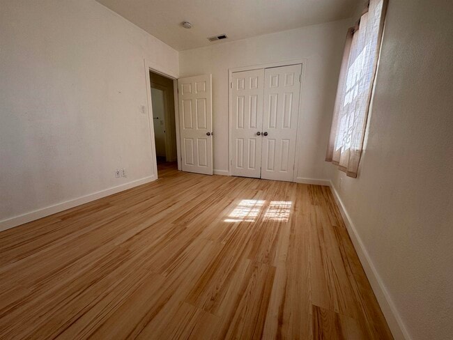 Building Photo - 1527 77th Ave