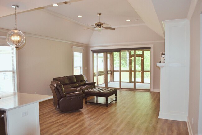 Building Photo - 27 Piper Ln