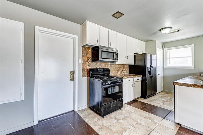 Building Photo - 6763 Glen Rock Dr