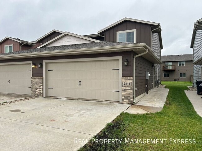 Primary Photo - 3 Bed 1.5 Bath in West Sioux Falls