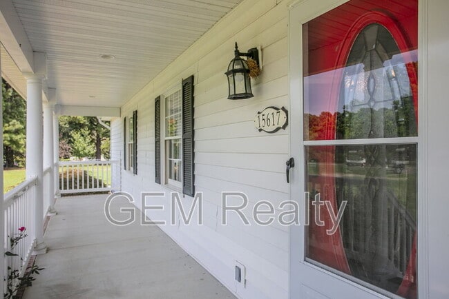 Building Photo - 15617 Mockingbird Ln