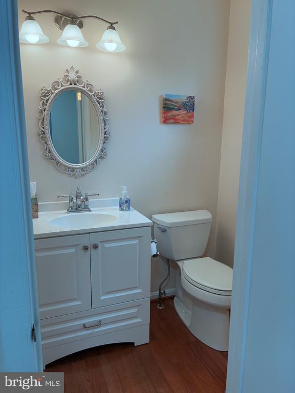 Building Photo - 7209 Lake Cove Dr