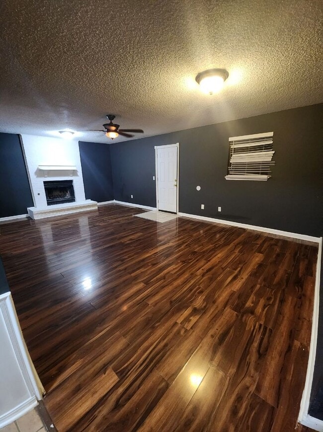 Building Photo - Charming 5 Bedroom Home- Your Path to Homeownership Starts Here!