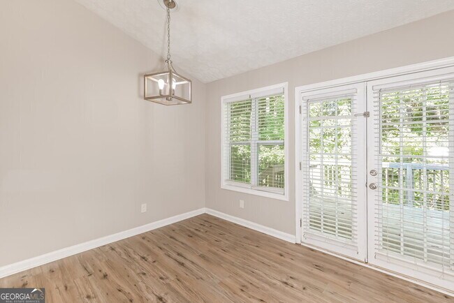 Building Photo - 353 Knollwood Ln