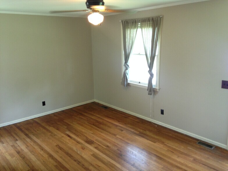 Building Photo - 1407 Sevier Ct