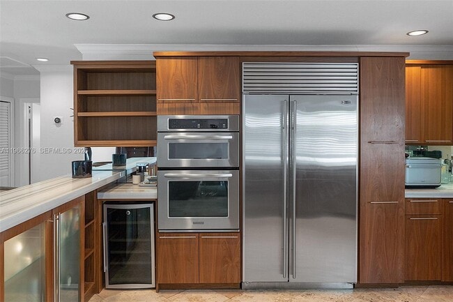 Building Photo - 5830 Pine Tree Dr