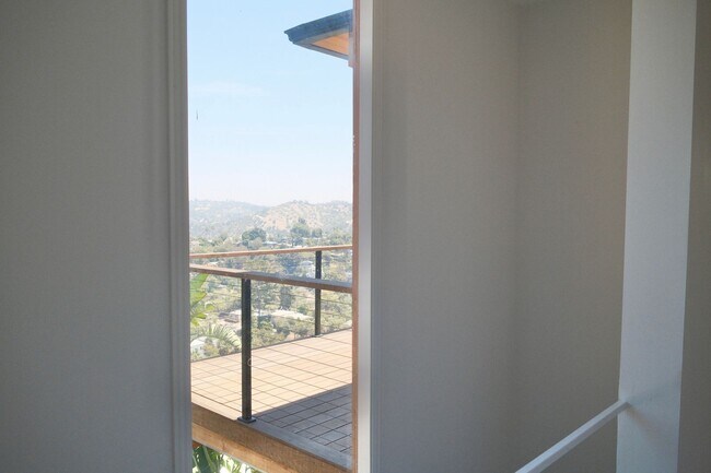 Building Photo - Stunning 2 bed/ 2 Bath Mid Century Modern Mount Washington Home with Panoramic Views, Floor to Ce...