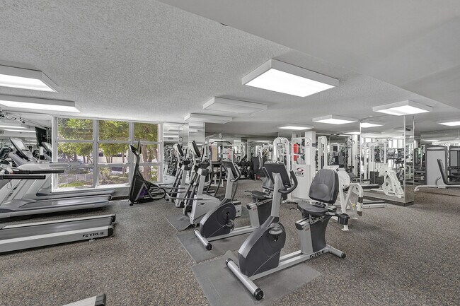 Building Photo - 3500 Mystic Pointe Dr