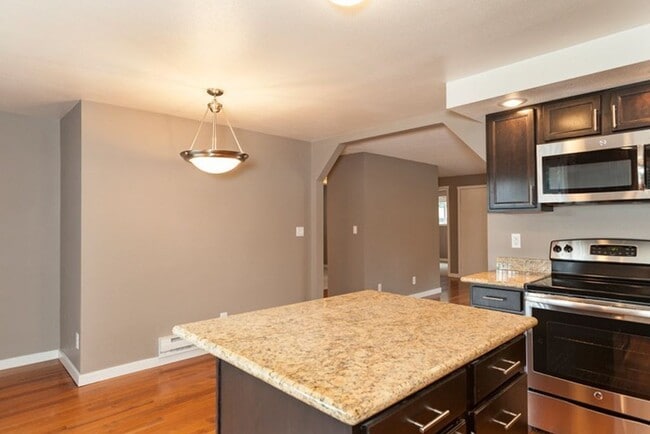 Building Photo - 3 bedroom, 1.5 bath Rambler Located at the...