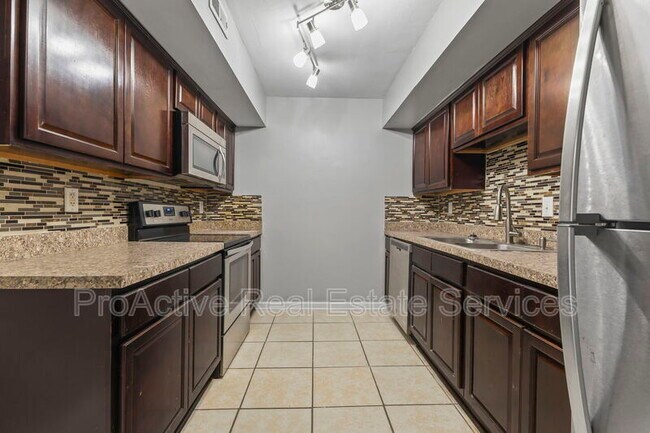 Building Photo - 5809 Layton St