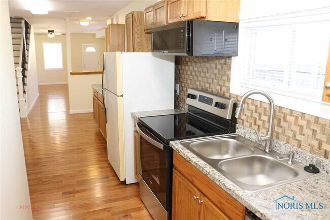 Building Photo - 129 Oswald St