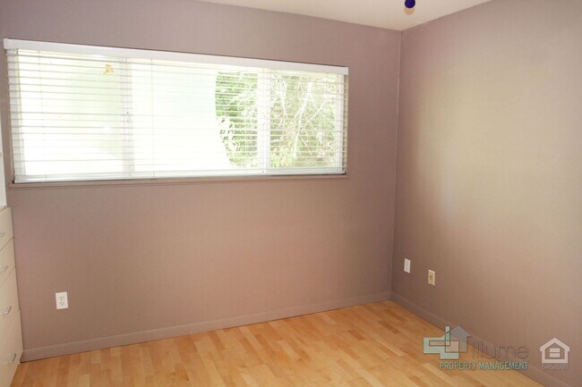 Building Photo - Condo Near OHSU with Huge Deck, Stunning Views and Parking